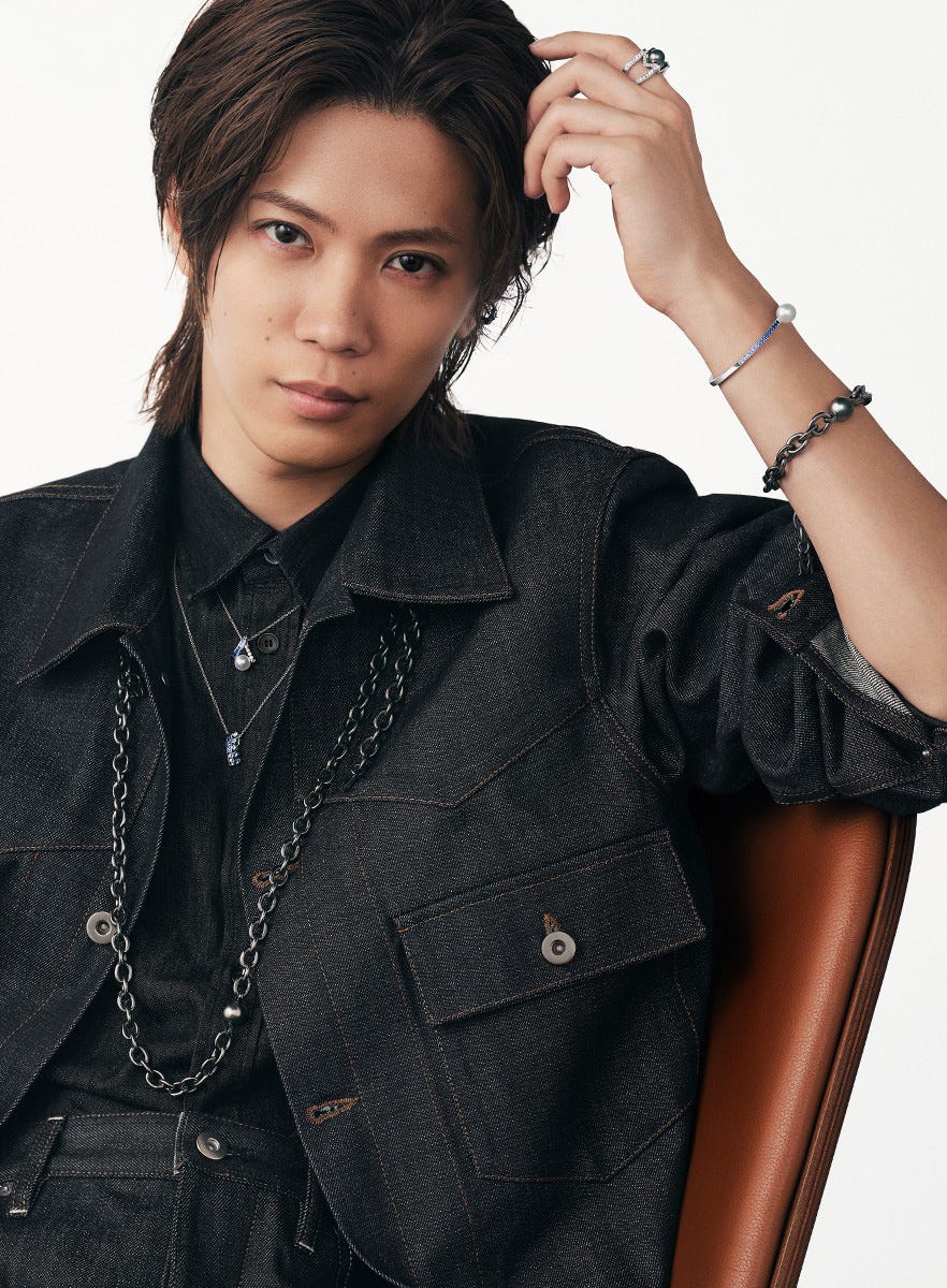神宮寺勇太さんが「Mikimoto Ocean」の新作ジュエリーを纏って登場