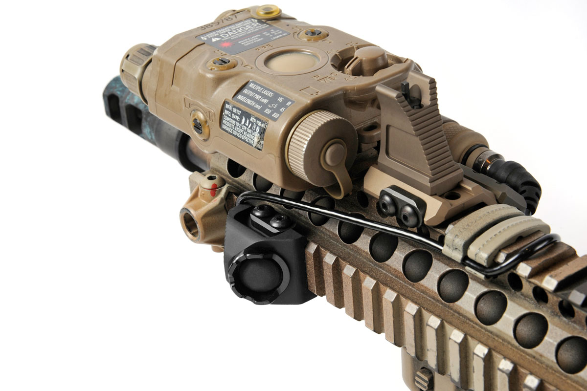 UNITY Hot Button 20mm ピカティニーレール SureFire ライトジャック用