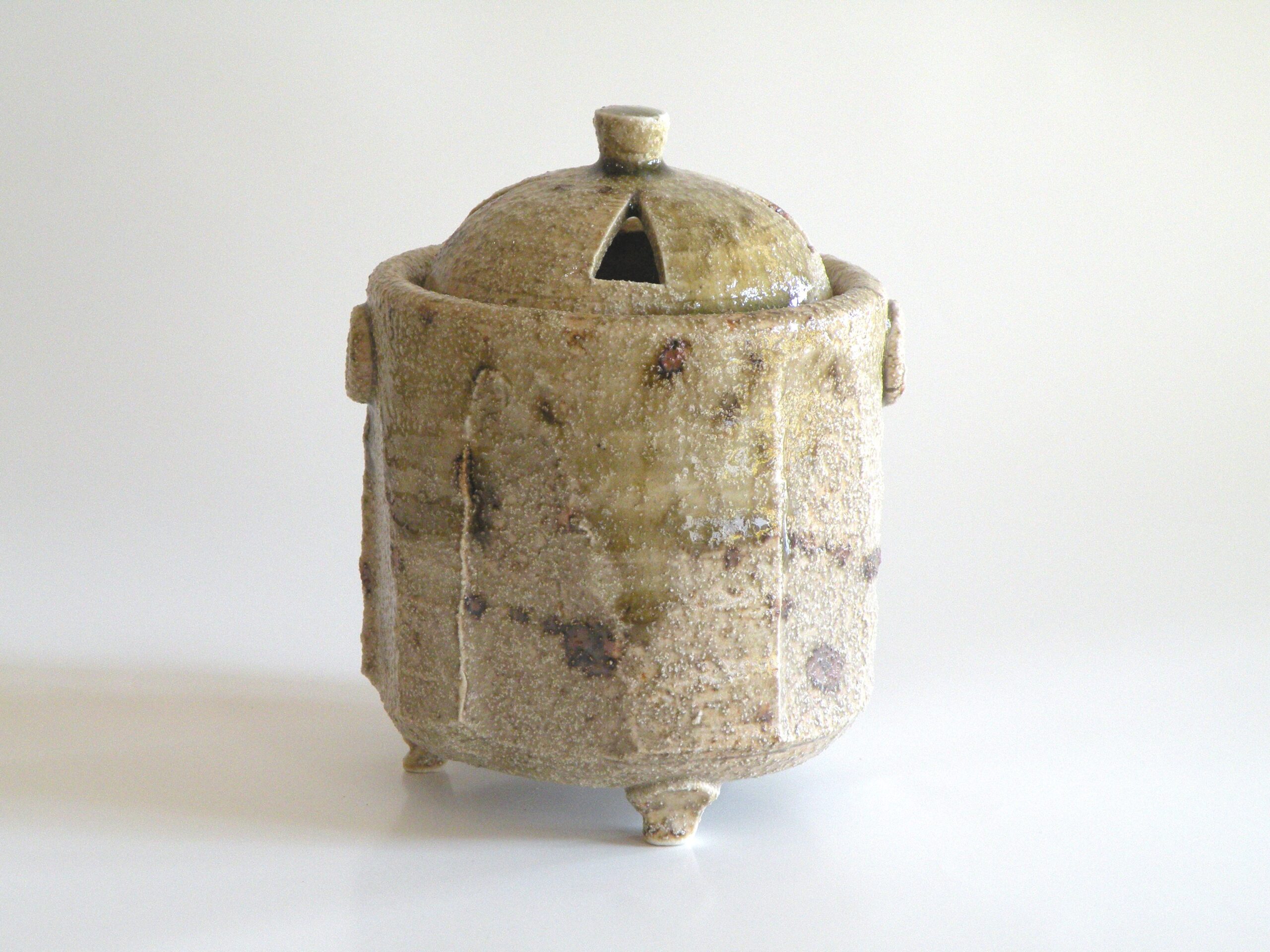 美濃焼伝統工芸品協同組合 | 鼠志野茶碗