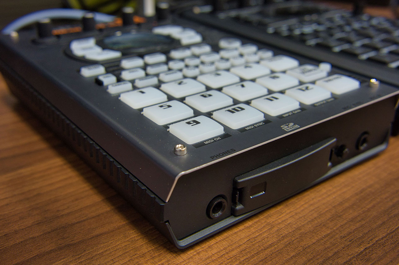 モダンに生まれ変わった新時代ハードサンプラー、Roland SP-404MKII