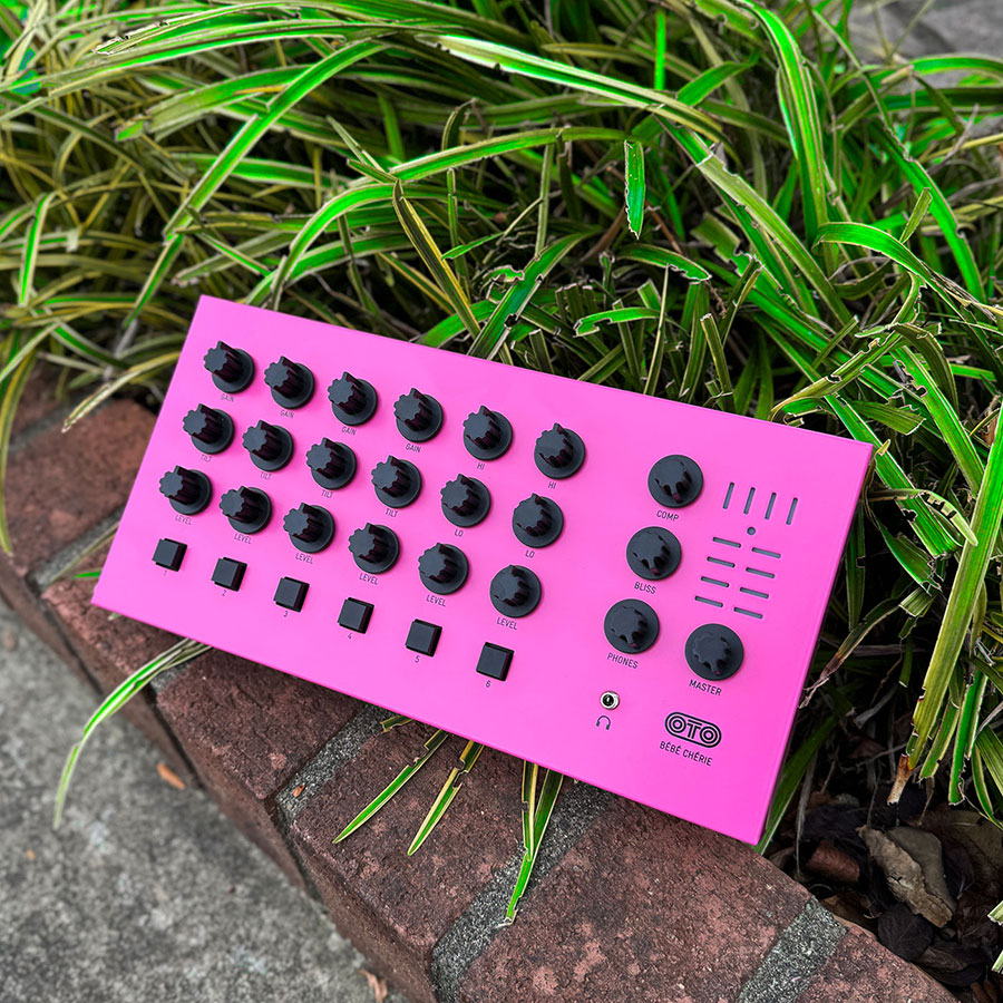 OTO Maschinesがキュートでハイエンドな6chのステレオ・アナログ