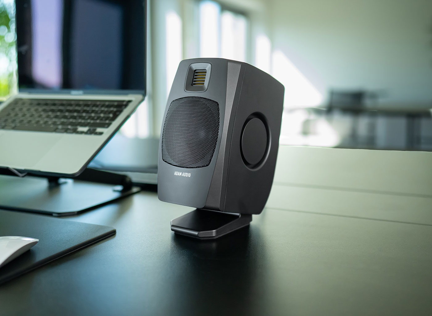 ADAM Audioがモニタースピーカー「D3V」を発表