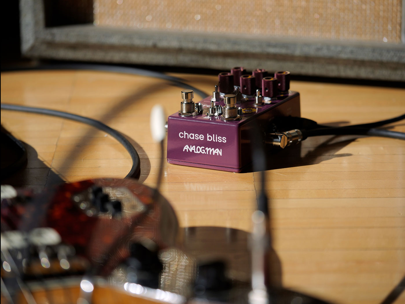 Chase Blissが先進的な操作性を持ったBrothers AMペダル「Brothers AM