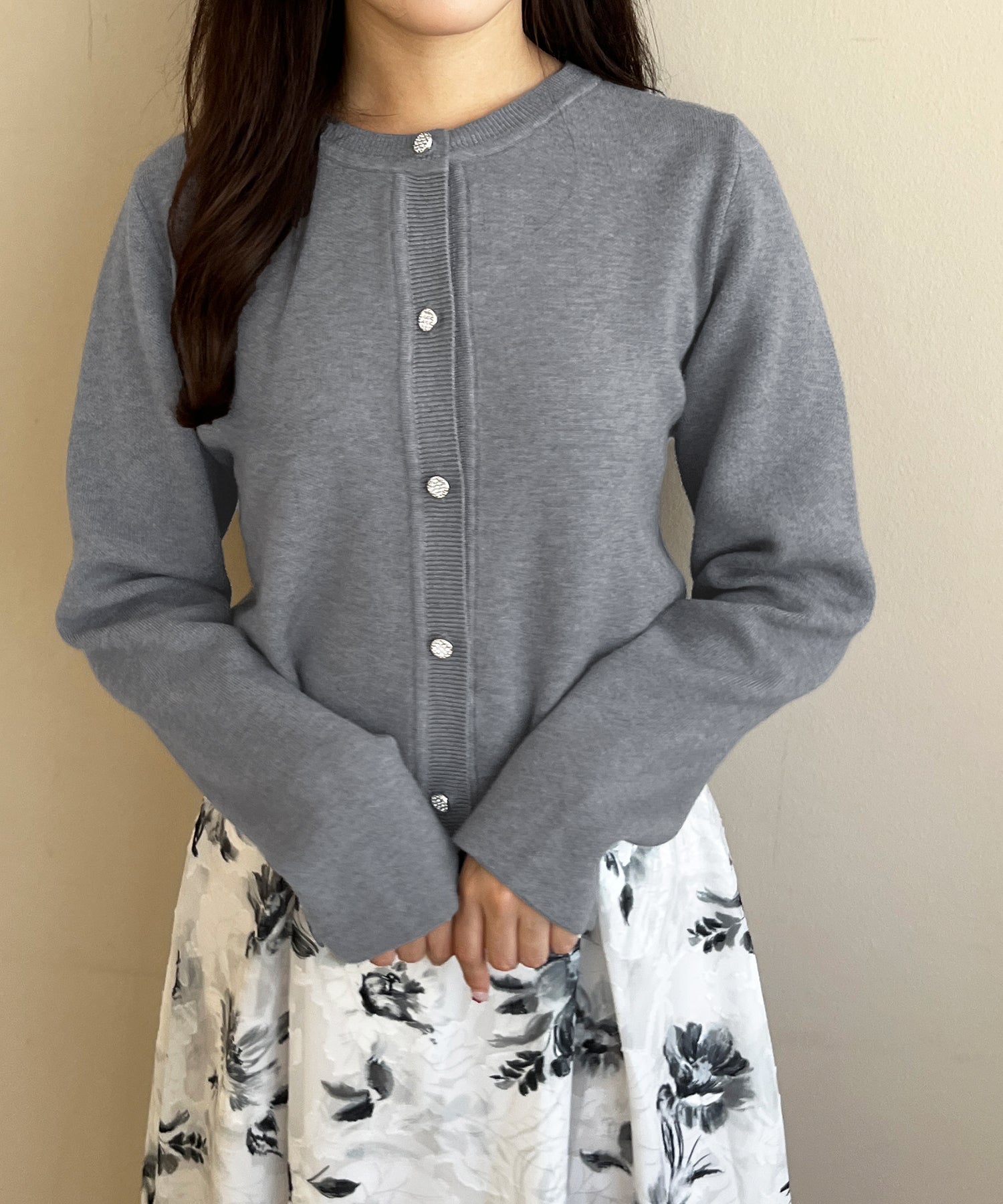 再入荷】【一部店舗限定】3way衿×タイ付きビジュ釦カーディガン