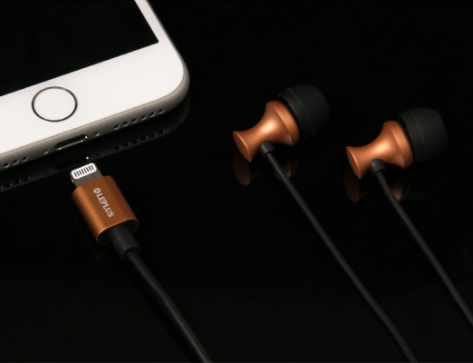 iPhone/iPad/iPod Lightningコネクタ対応イヤフォン(ボリューム/マイク