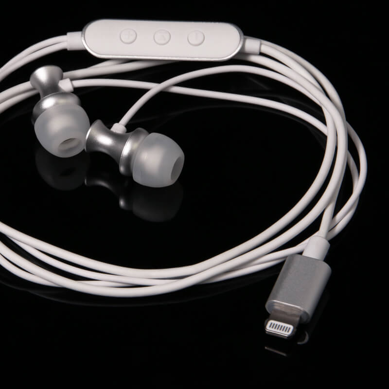 iPhone/iPad/iPod Lightningコネクタ対応イヤフォン(ボリューム/マイク