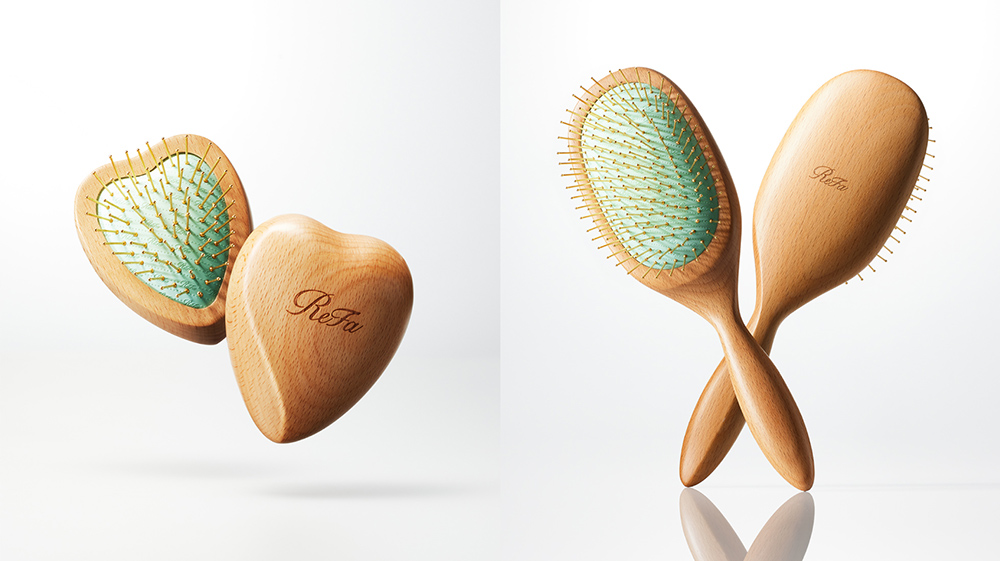 ゴールドコーティングを贅沢に施したヘアブラシとコームを4点セットに