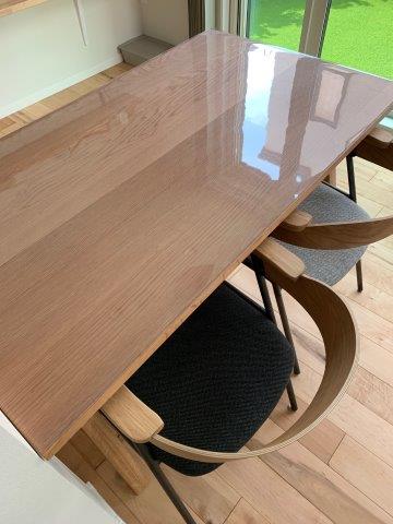 ウニコのエレムトテーブルに透明マットを敷く写真集 | 透明テーブル