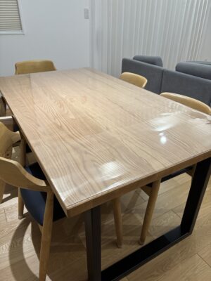 アクタス FJ DINING TABLEにテーブルマットを敷いた事例 | 透明