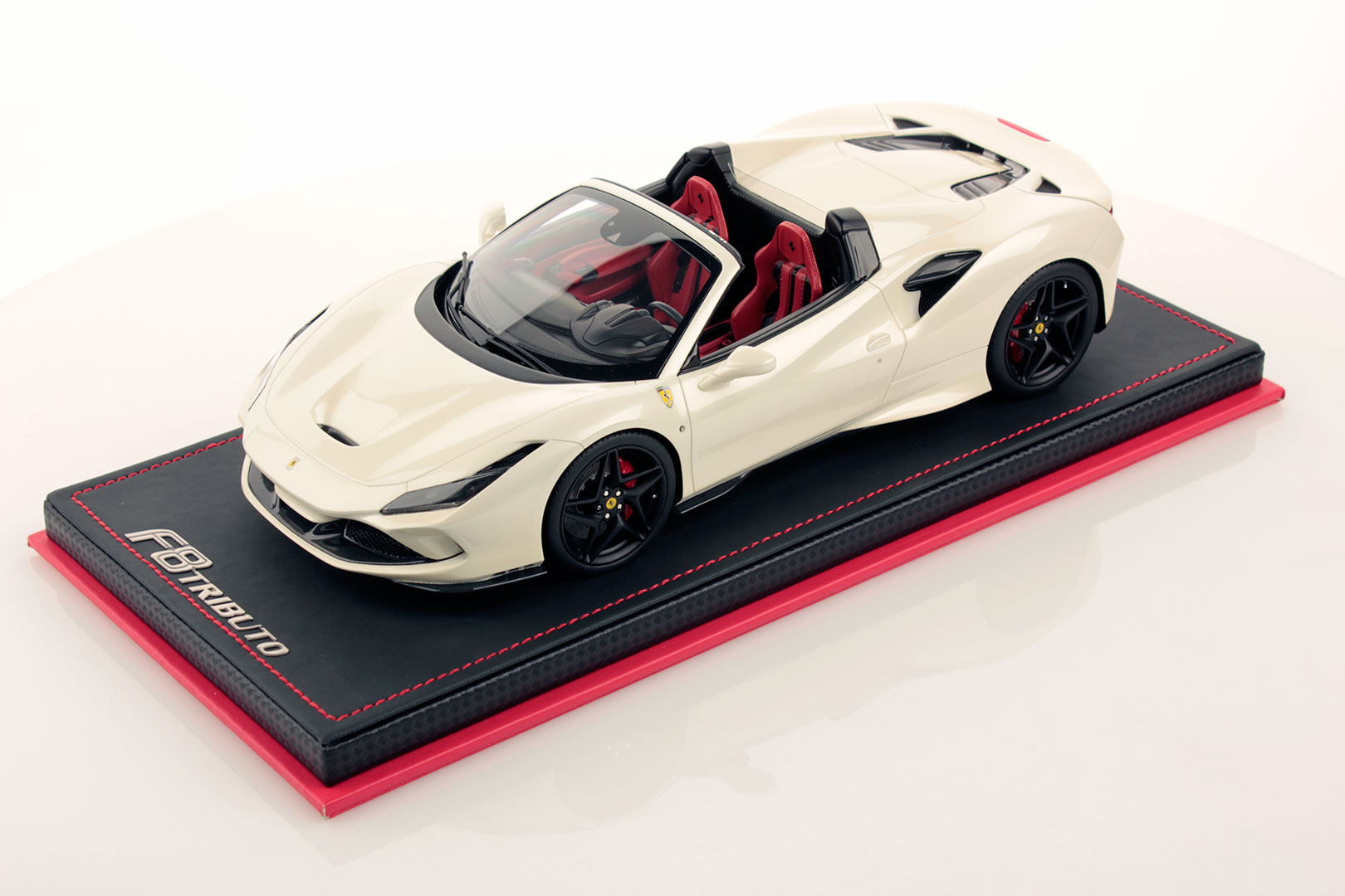 Ferrari F8 Spider 1:18 | MR Collection Models