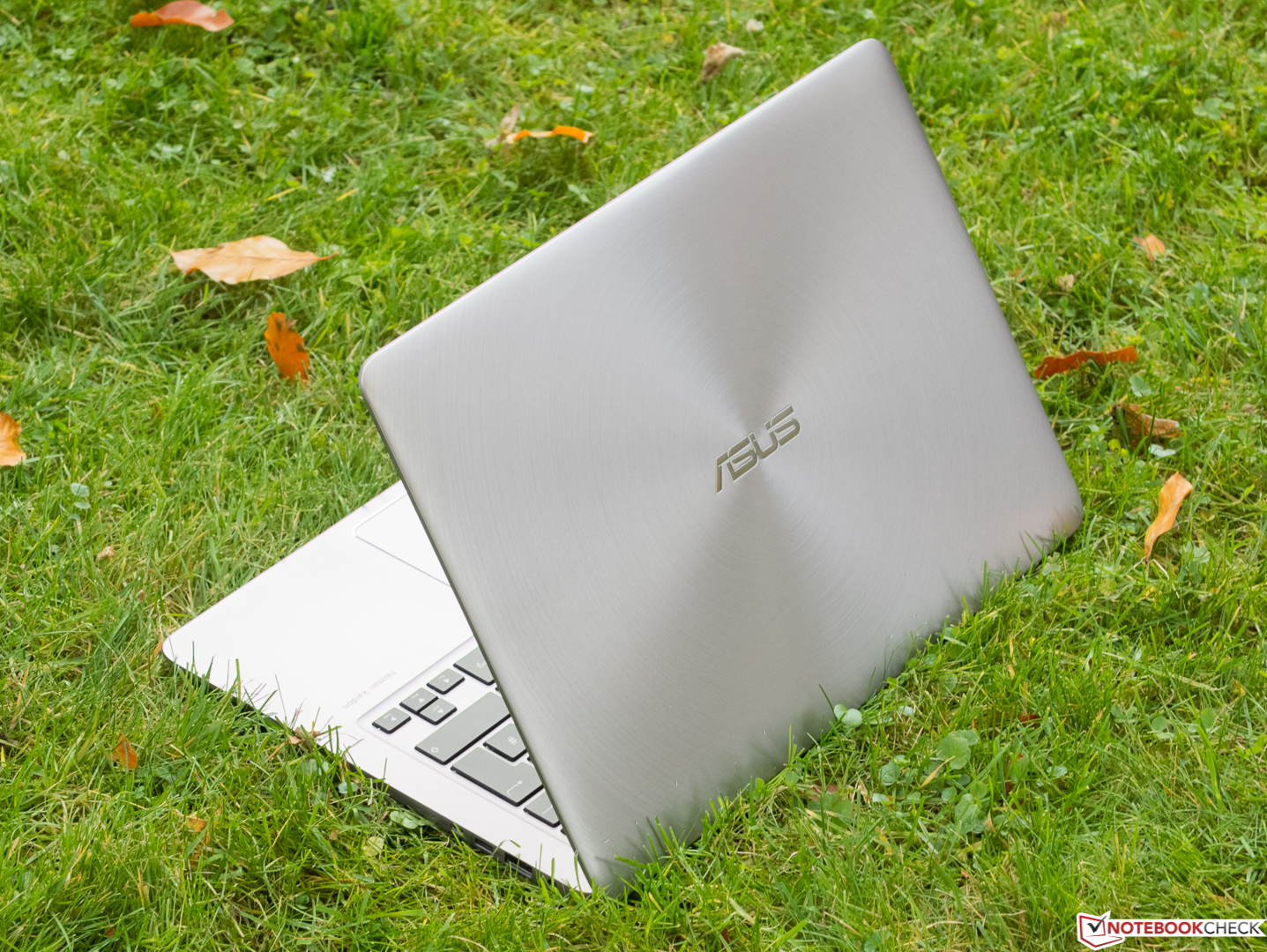Asus Zenbook UX330UA Notebook Review - NotebookCheck.net Reviews