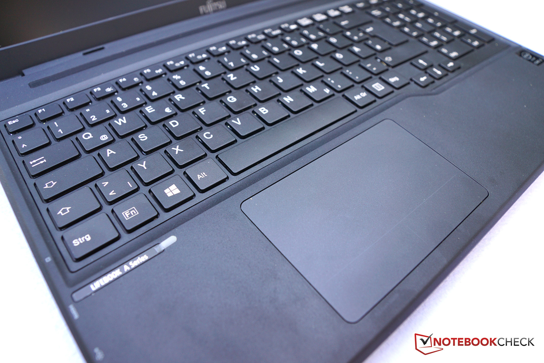 Fujitsu LifeBook A514 Notebook Review - NotebookCheck.net Reviews