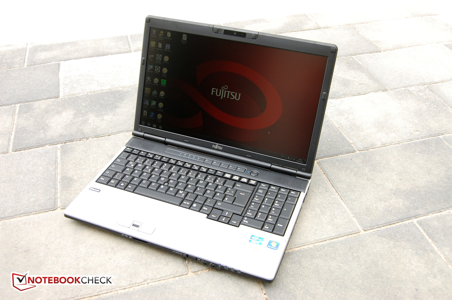 Review Fujitsu Lifebook E781 Notebook - NotebookCheck.net Reviews