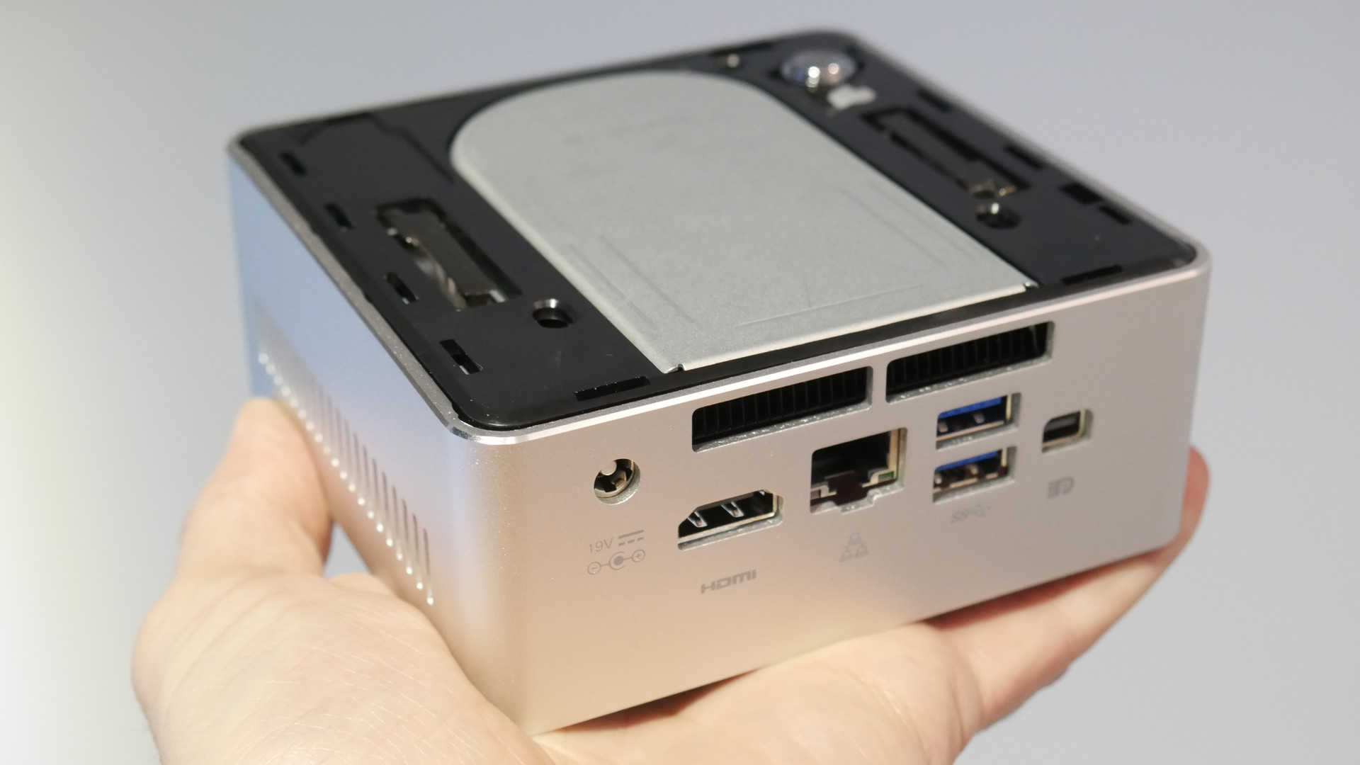 Intel NUC6i5SYH Mini PC Review - NotebookCheck.net Reviews