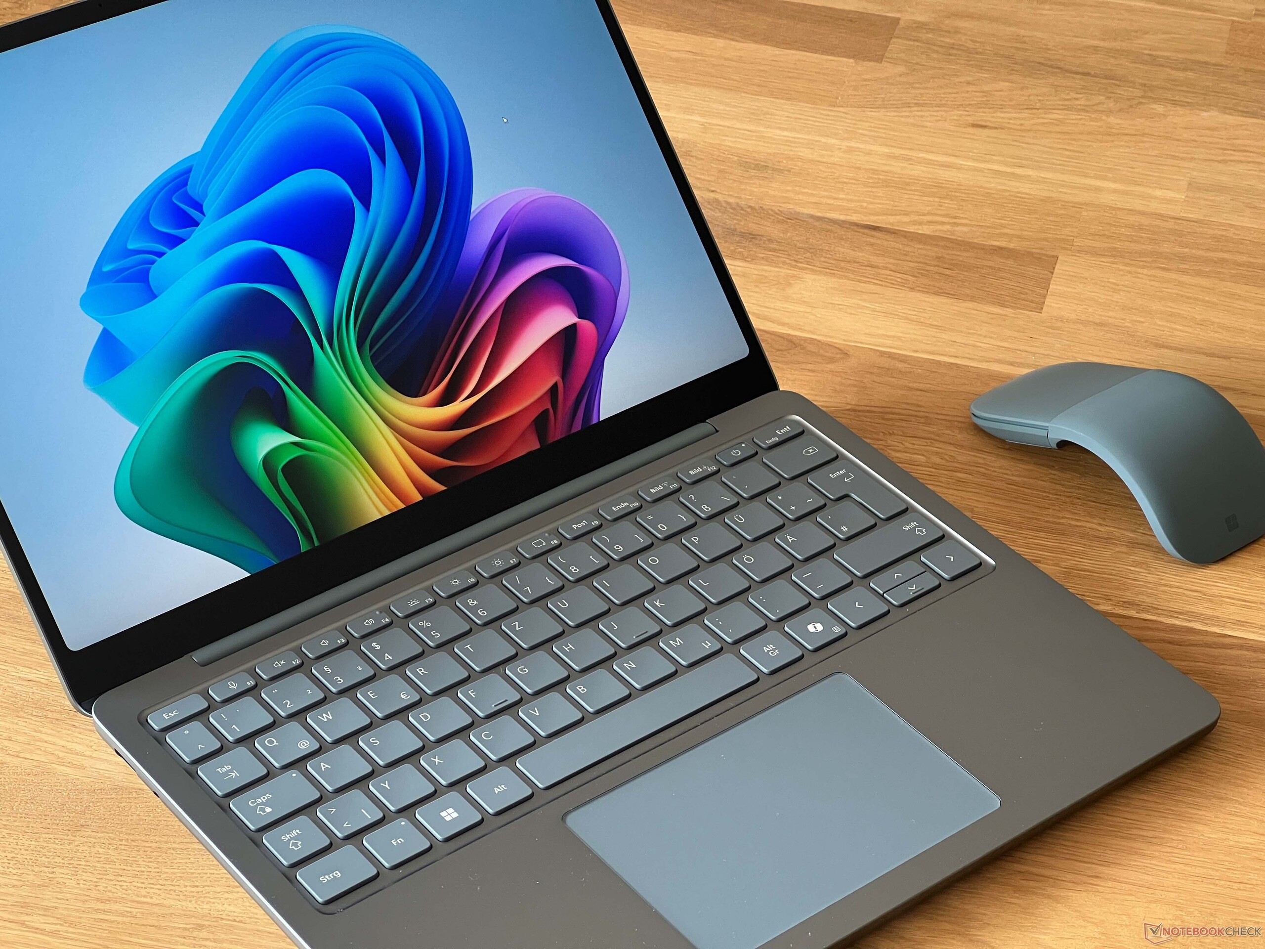 Superfluous and too expensive? - Microsoft Surface Laptop 13 with