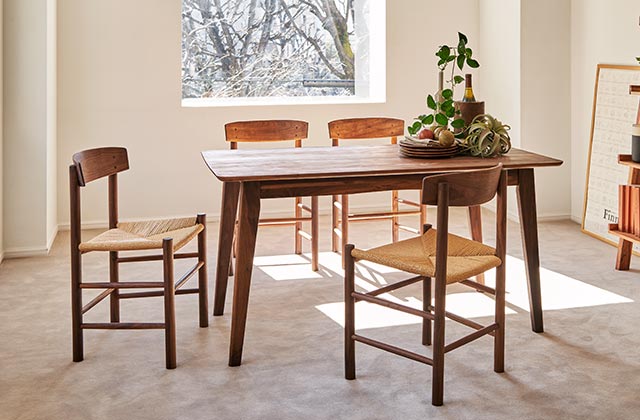 ウォールナット天然木の上質な北欧風のカフェ空間 | NOCEノーチェ 家具