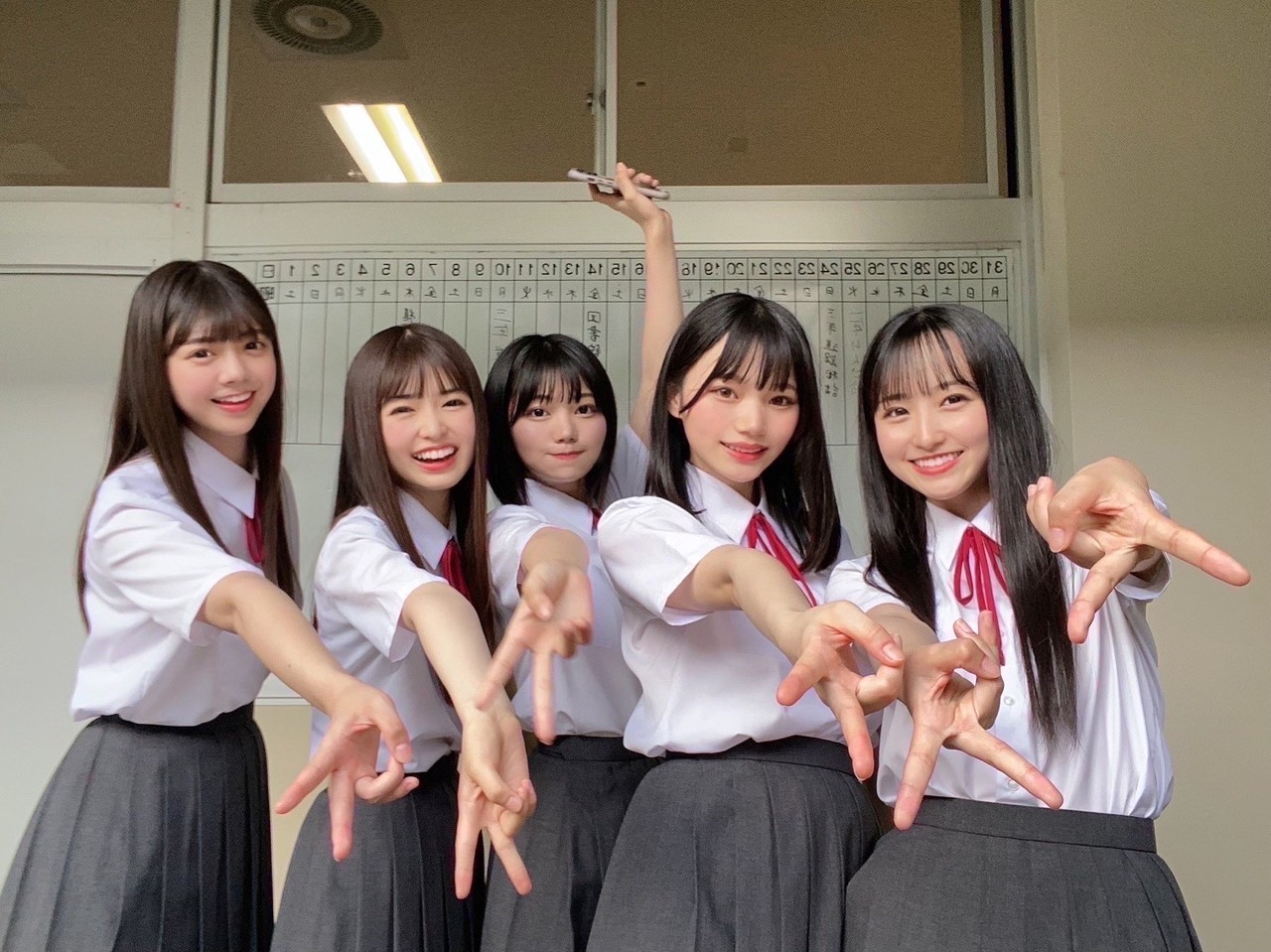 バンドエイド剥がすような別れ方🍀 冨里奈央