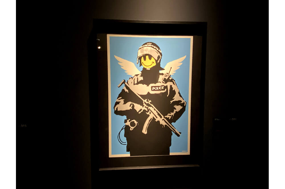 Banksy（バンクシー）- Flying Copperを通販で販売 ー NOISEKING