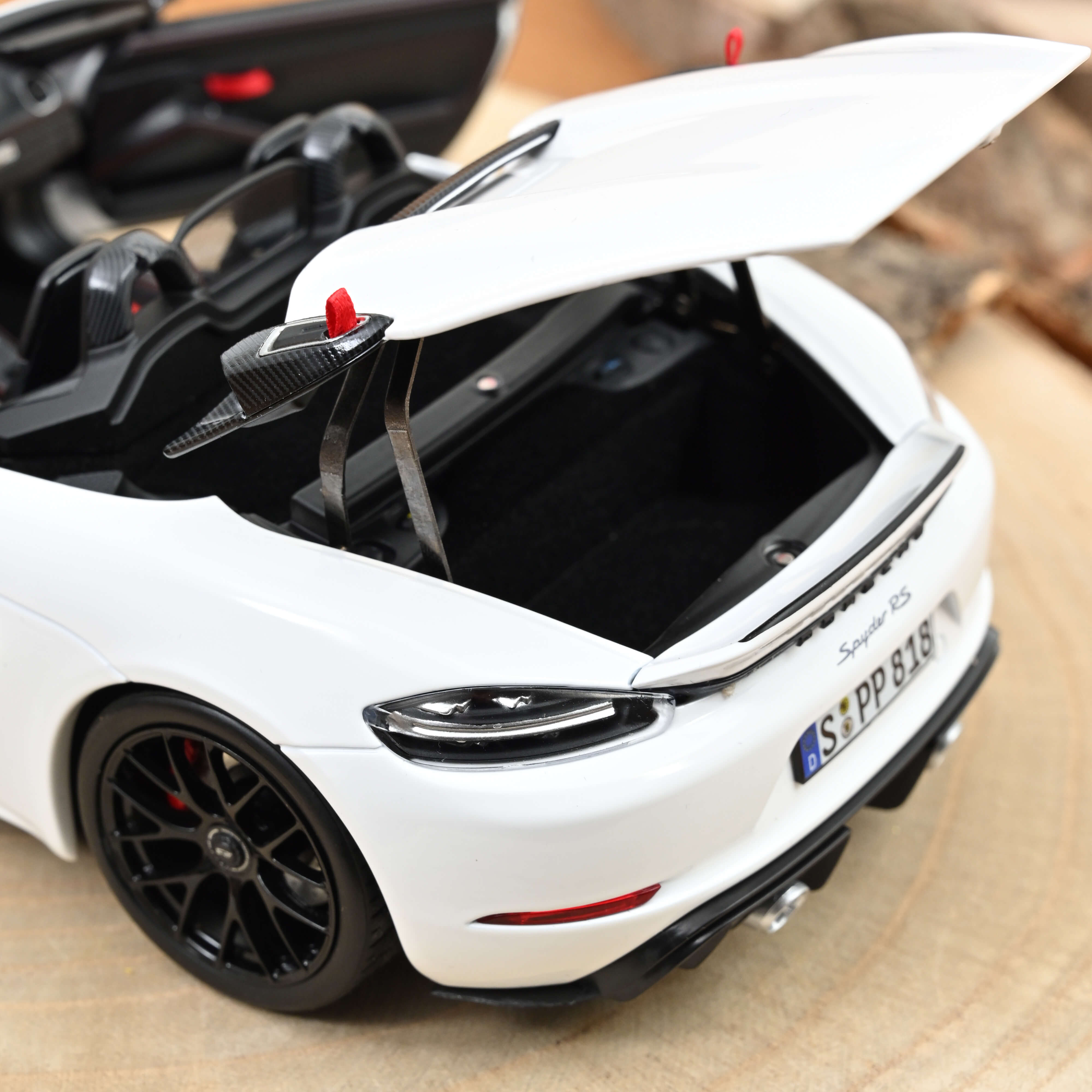 Porsche 718 Spyder RS w/ Weissach Pack 2023 White 1:18 – Norev