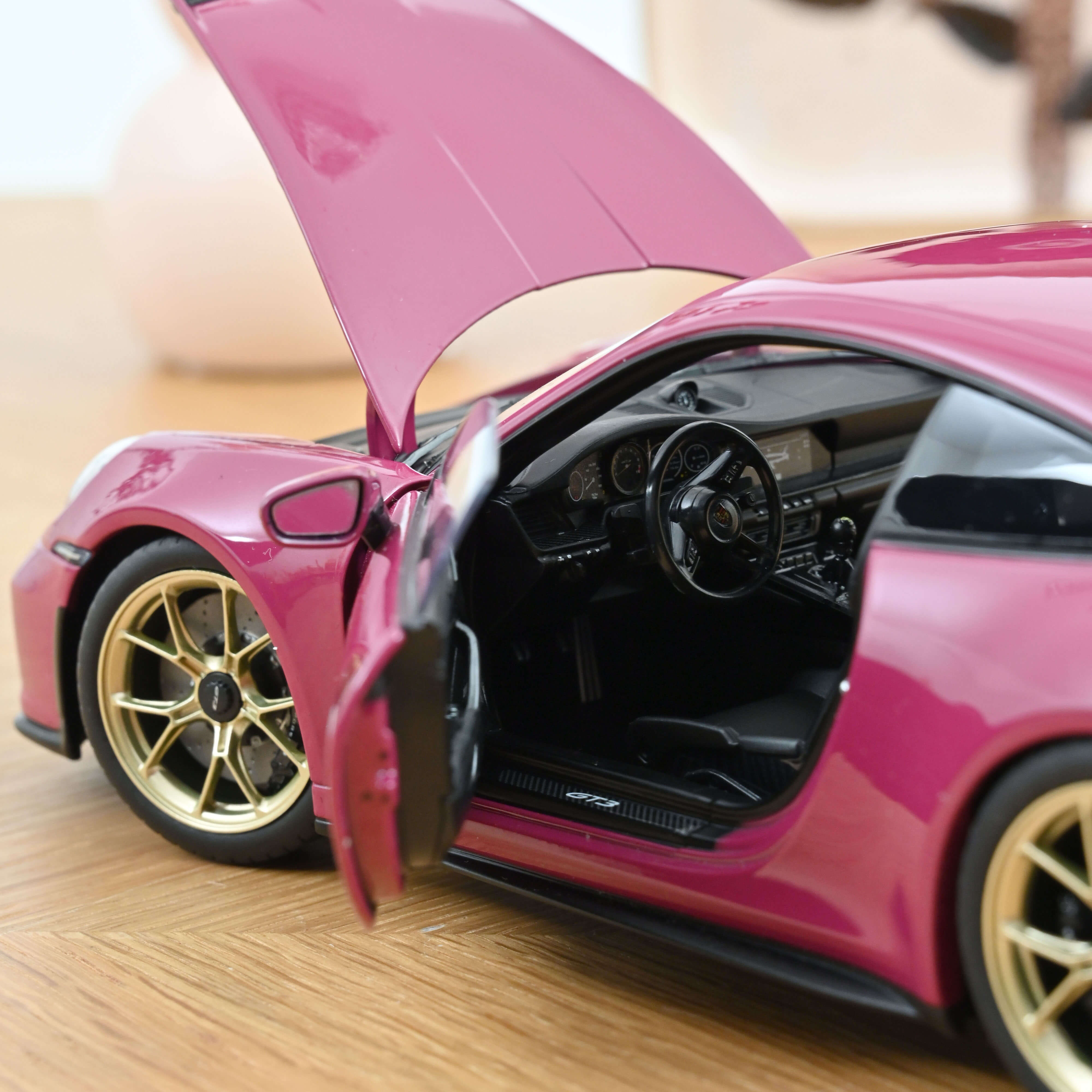 Porsche 911 GT3 2021 Ruby Star Neo 1:18 – Norev
