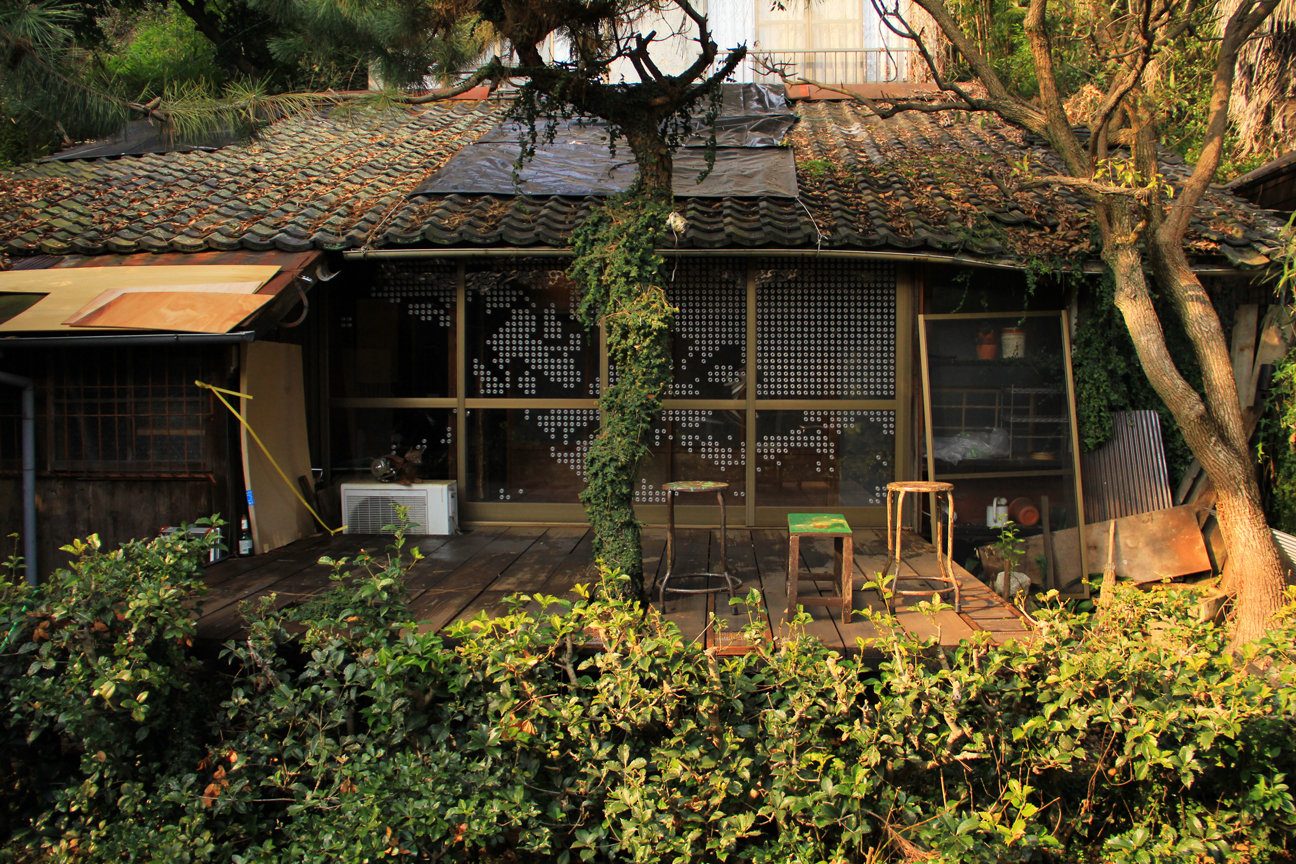 古民家カフェ 窓ガラス - 光と風を通す防音構造「エアトース」--North