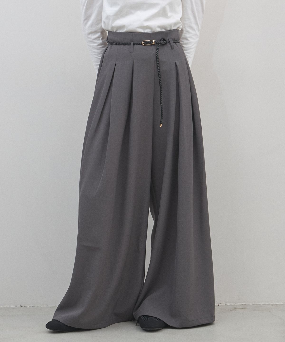 オフィシャルサイト限定】ベルト付きタッグ入りワイドパンツ