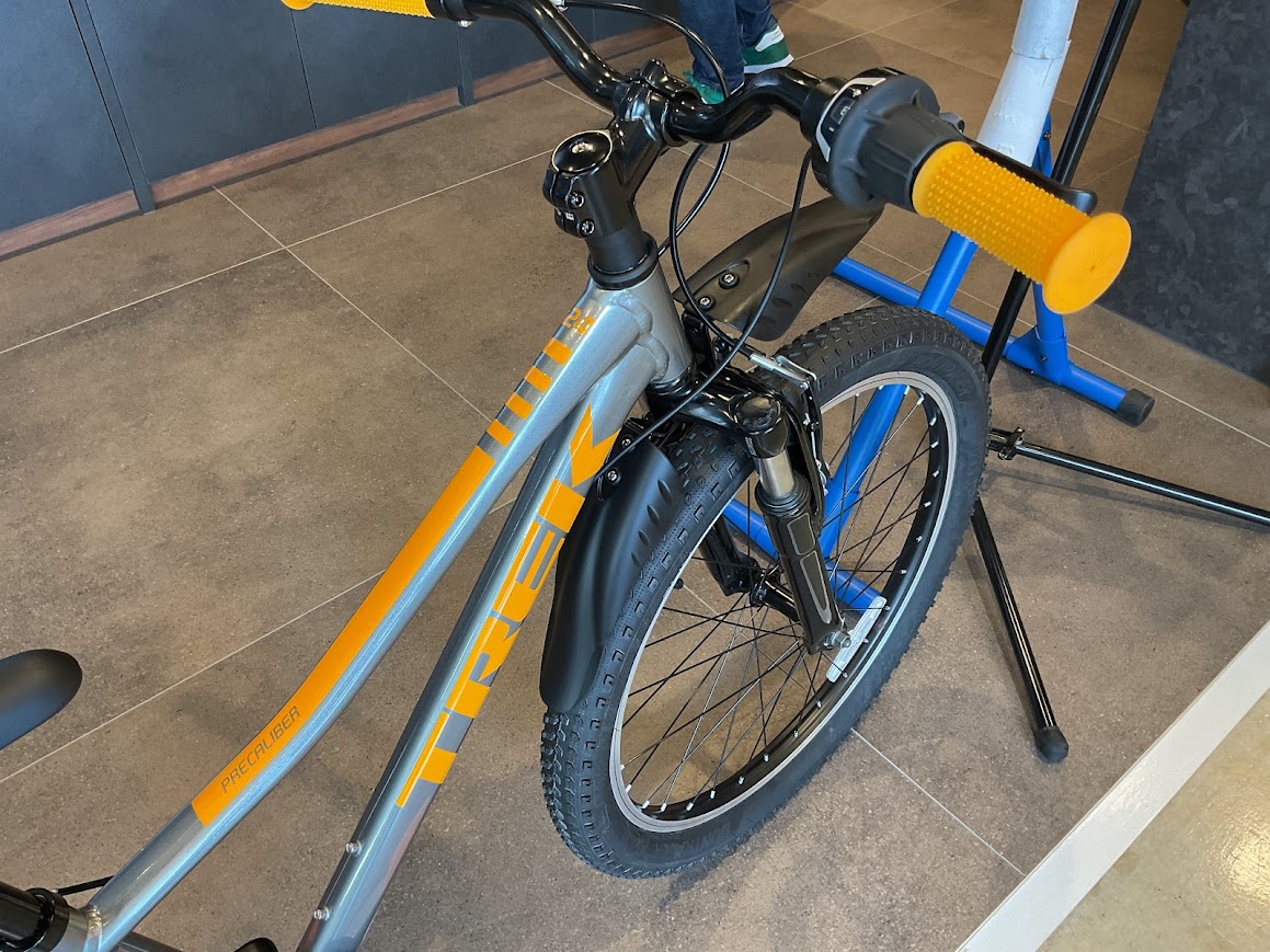 TREKキッズバイク【Precaliber 24】ロードバイク 【Domane AL2 Gen4