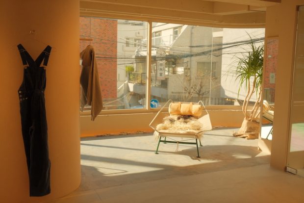 百々千晴がディレクションを行うデニムを代表とするSHISHIKUIの新店舗