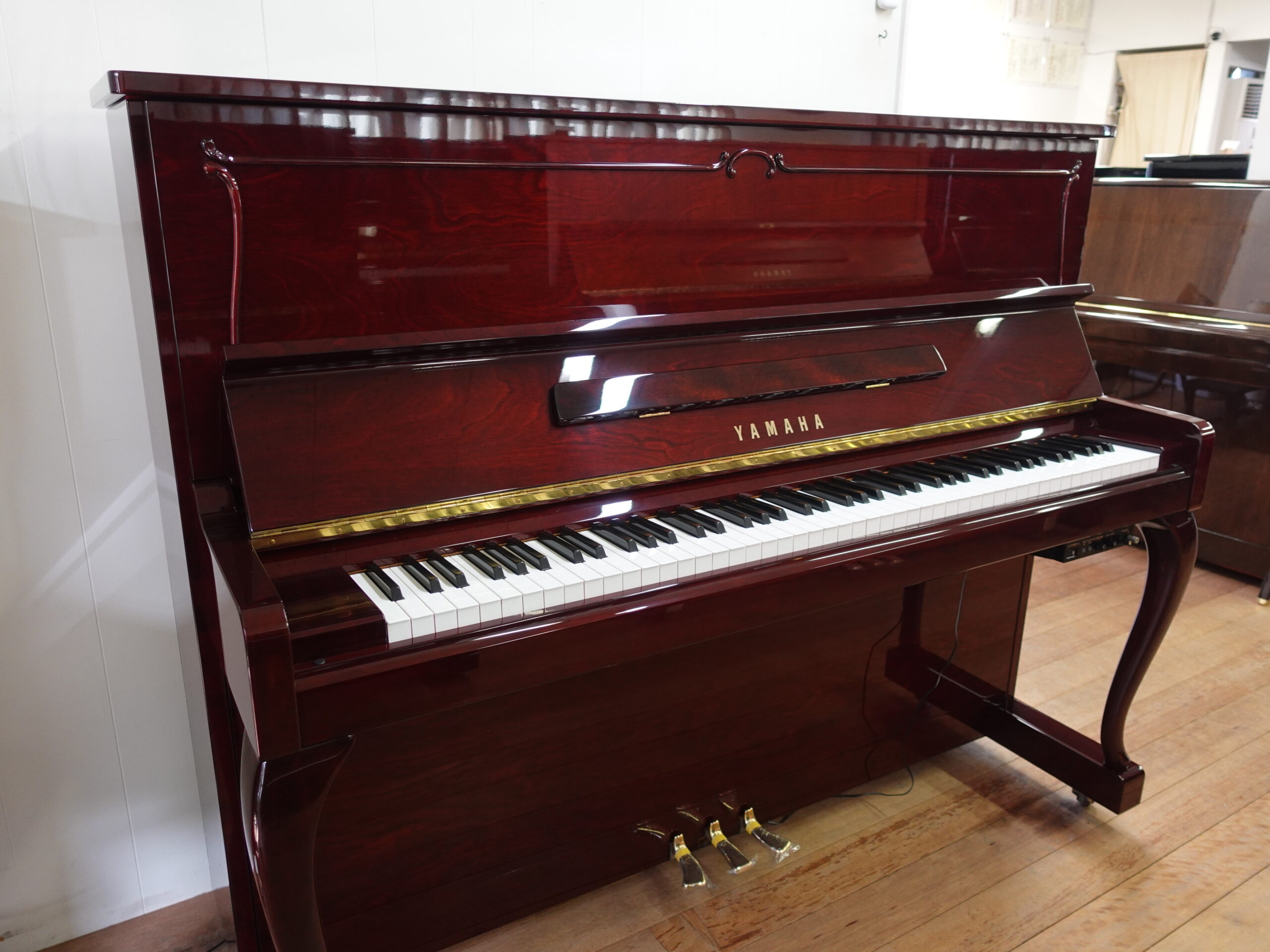 YAMAHA（アップライト木目／白塗り） | 名古屋ピアノ調律センター