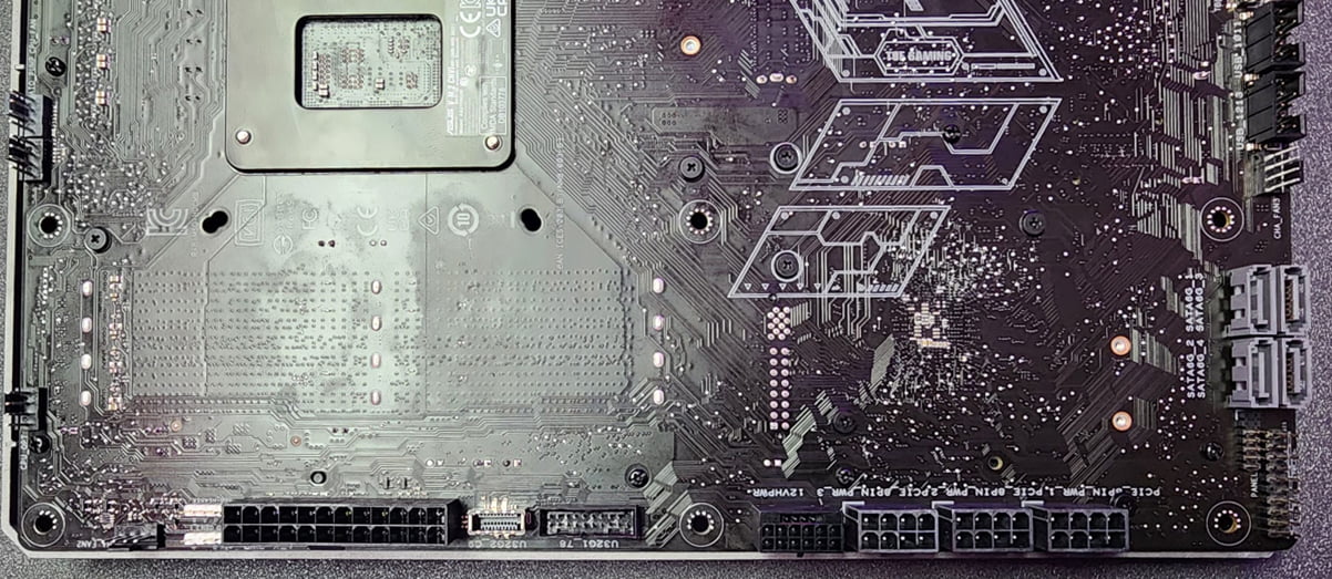 ASUS、グラボ用給電スロット搭載マザーボードを開発。新規格『GC_HPWR