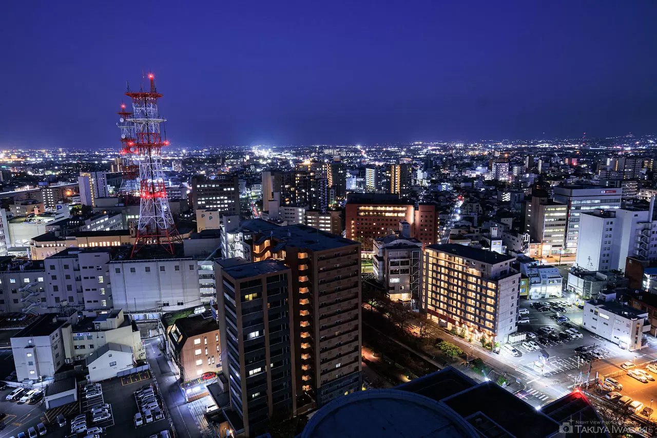 富山市役所 展望塔の夜景（富山県富山市）
