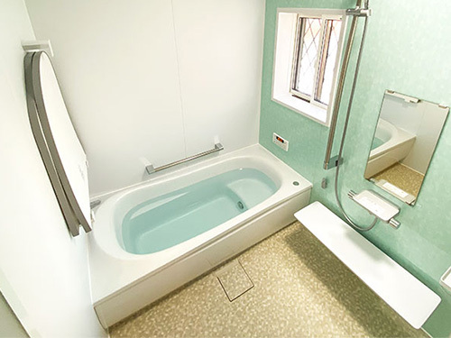 軽くてびっくり！TOTOの「ラクかるふろふた」が人気な理由-バスルーム