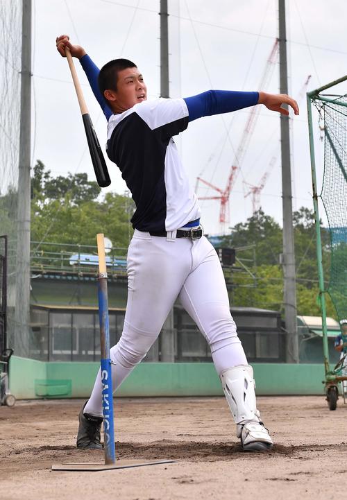 履正社「士気高まる」OB山田哲人からTシャツ贈呈 - 高校野球夏の