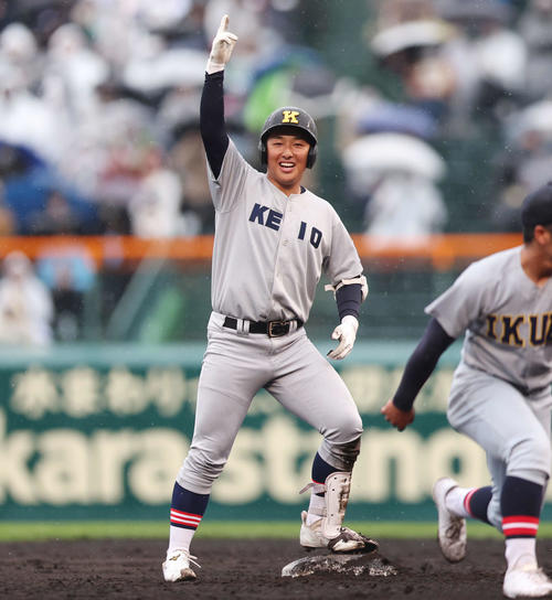 センバツ】「パッと見どっちか分からない」グレー基調の慶応＆仙台育英