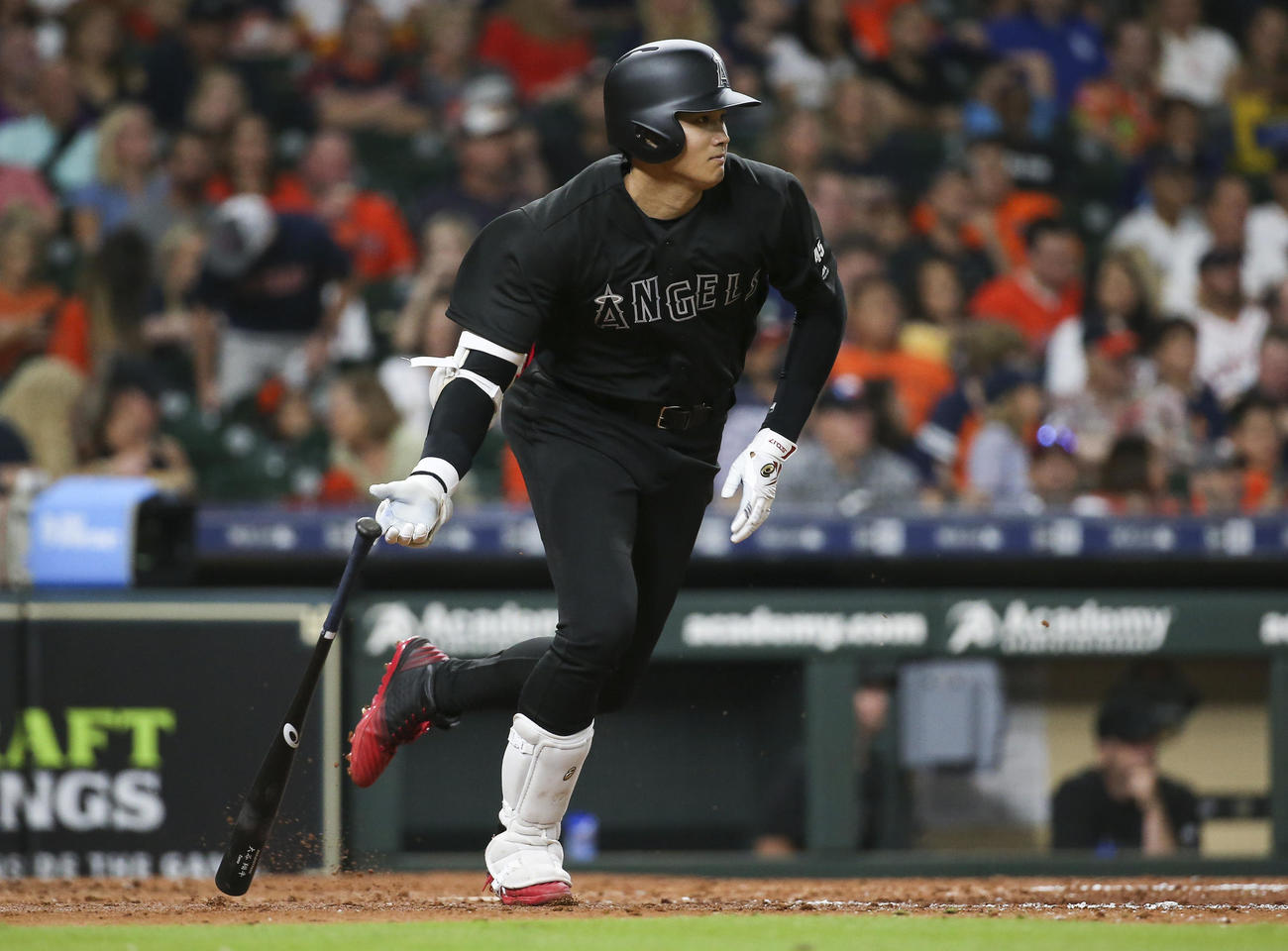 ブラック大谷翔平、赤白バットでSHOW TIME - MLB : 日刊