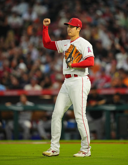 大谷翔平、史上初2年連続「2桁勝利＆2桁本塁打」偉業達成！6回1