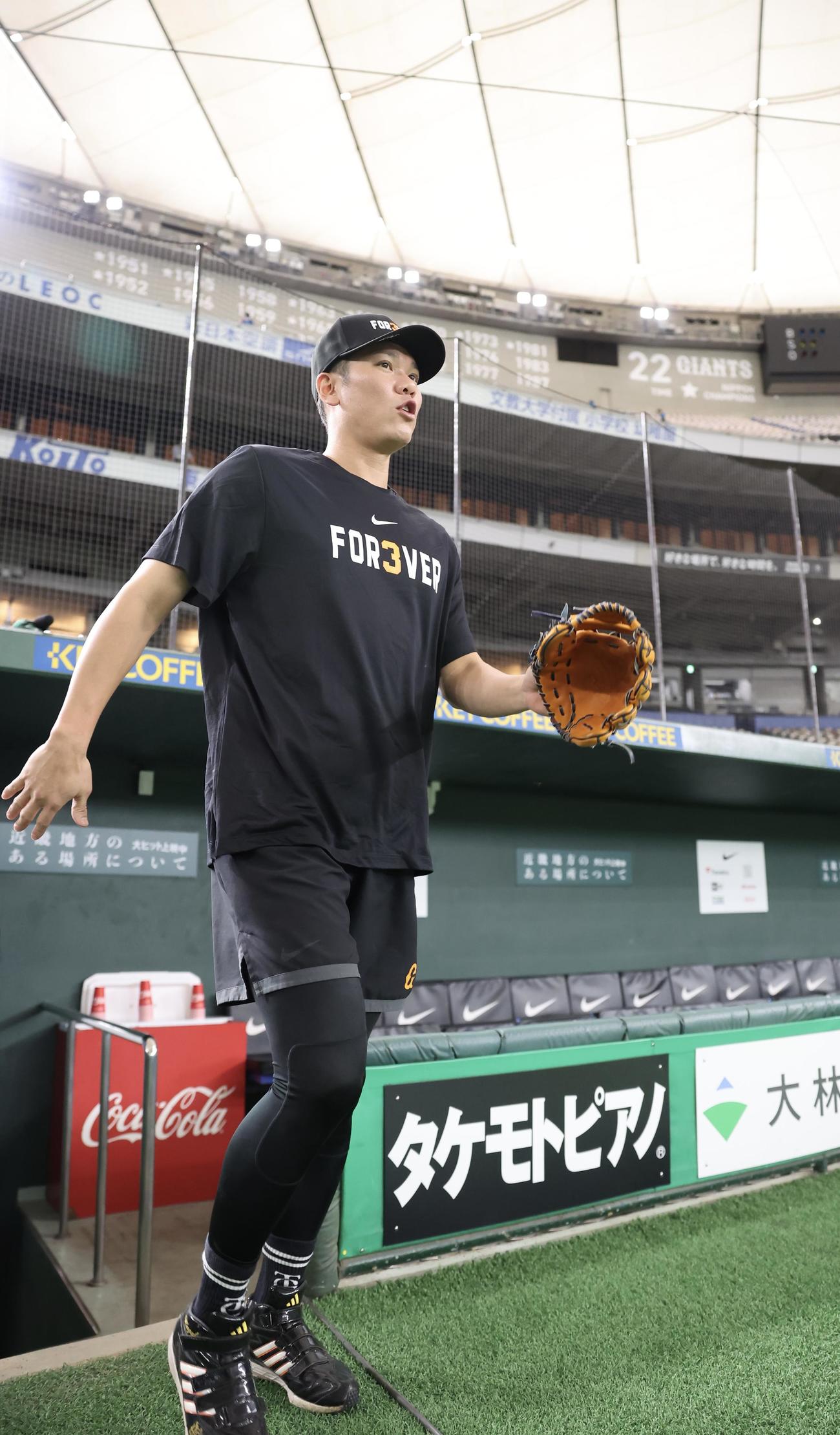 巨人】試合前練習で「FOR3VER」Tシャツ＆キャップ着用 ミスター追悼