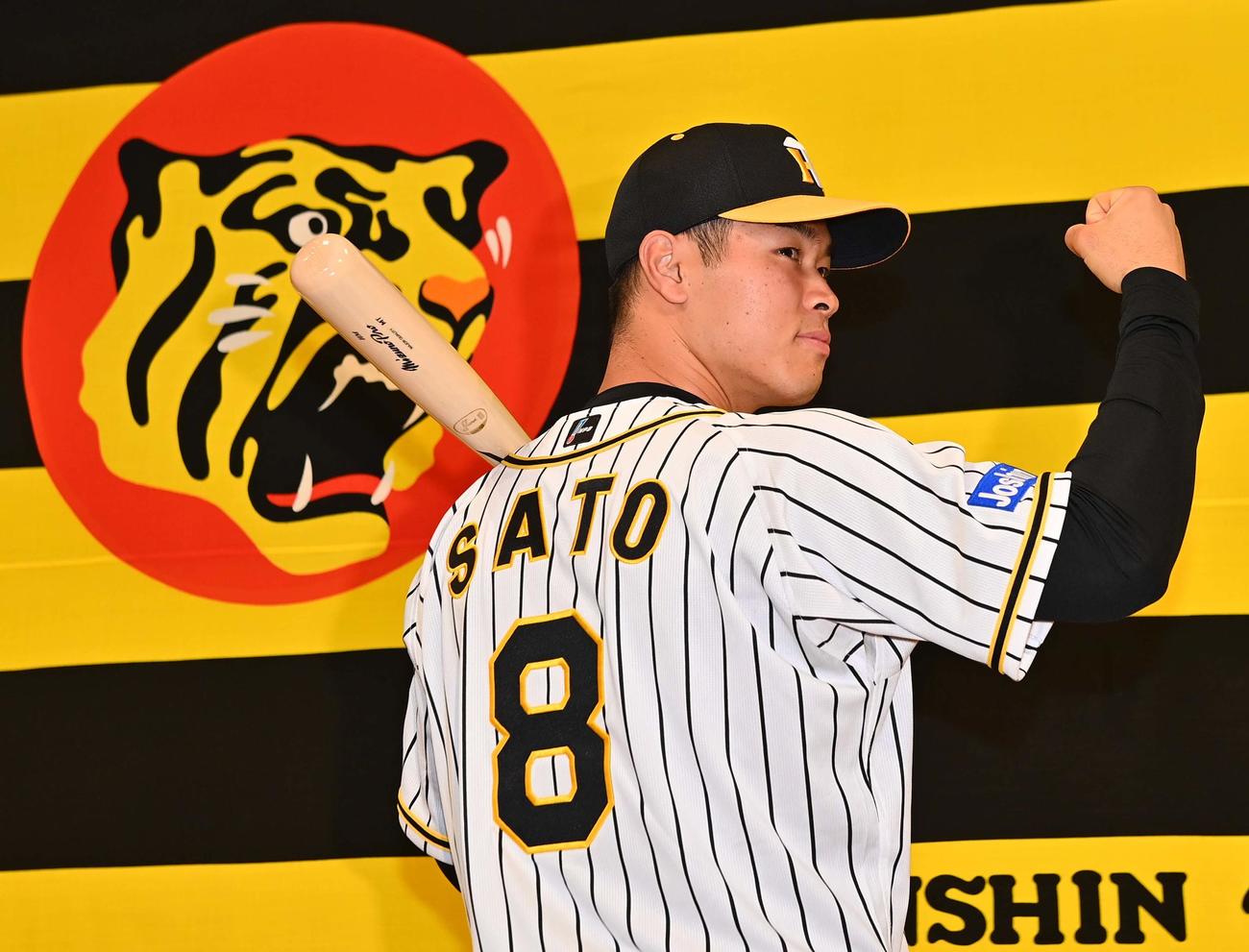 阪神佐藤輝は“移籍用”背番8 目指せ生え抜き大砲 - プロ野球 : 日刊