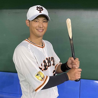 巨人が選手の折れたバット加工した靴べら販売 売上の一部は自然保護