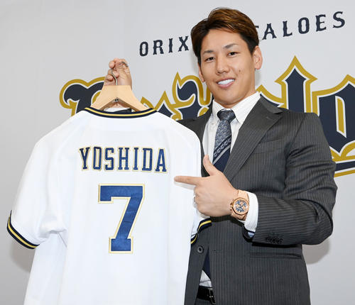 オリックス吉田正尚1億2000万増＆背番7「最初は51番を…うそです