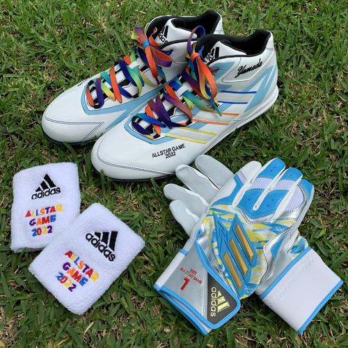 球宴】ヤクルト山田哲人、特別仕様のスパイクで参戦 環境に配慮した