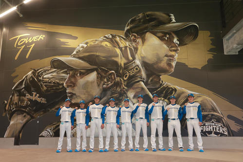 日本ハム】矢沢宏太ら新入団選手が新球場見学 ダルビッシュ、大谷翔平