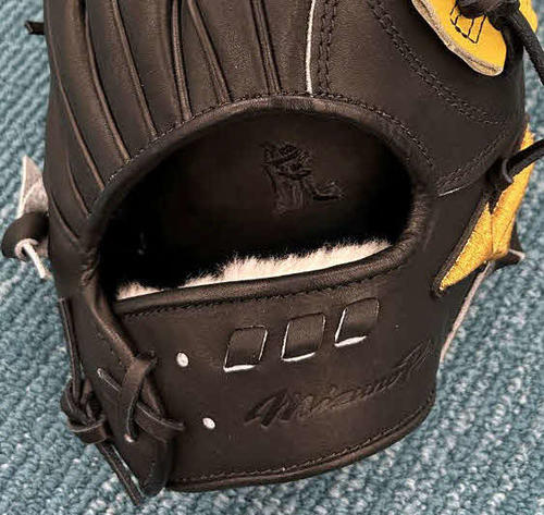 阪神】1位森下翔太グラブに「猛虎愛」注ぎ込みプロ1年目へ 手のひら