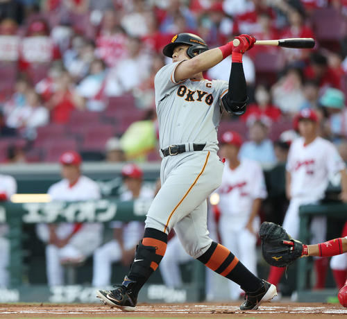 巨人】岡本和真、初の1試合3発で史上9人目6年連続30本塁打！球団で