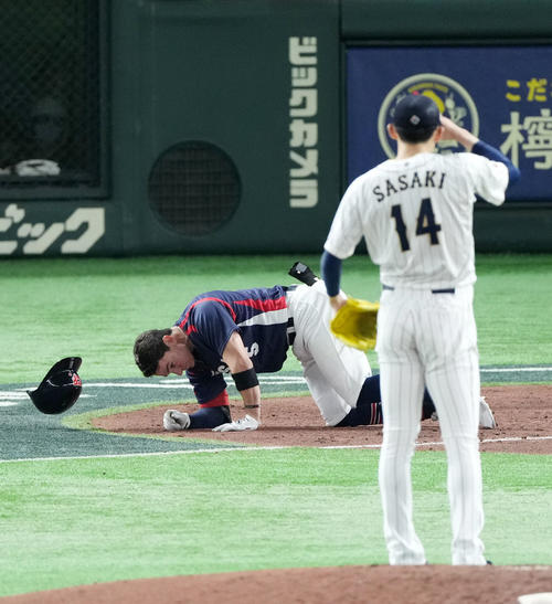 WBC】佐々木朗希、死球チェコ選手にロッテのお菓子届けて記念撮影