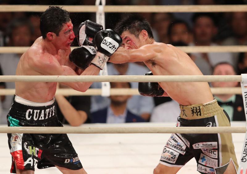 長谷川穂積9回TKOで35歳9カ月最年長王座奪取 - ボクシング : 日刊