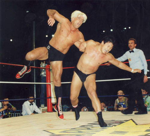 狂乱の貴公子」金髪なびかせ足4の字固め／リック・フレアー歴戦の写真