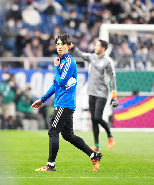 W杯予選】GK谷晃生異例の「FP」ベンチ入り 青の練習着でアップ コロナ