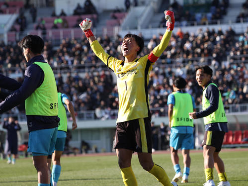 高校サッカー】山梨学院、1年生GK石井のPKセーブ連発で2回戦へ 応援