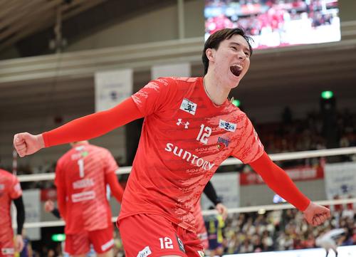 バレー】サントリー高橋藍、先発復帰2戦目での接戦に「しんどかった